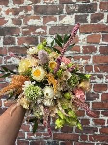 Bouquet de mariée destructuré coloré